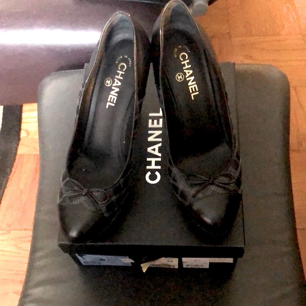 Chanel shoes like new